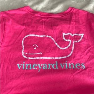 vineyard vines t shirt
